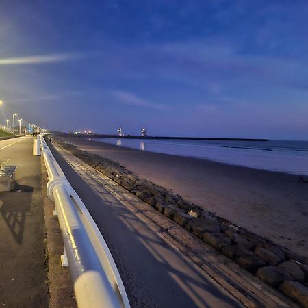 Driftmark Beachfront Location Aberavon Beach Sea Views Large Driveway Parking Private Site Fibre Optic Wi Fi Порт-Толбот Экстерьер фото
