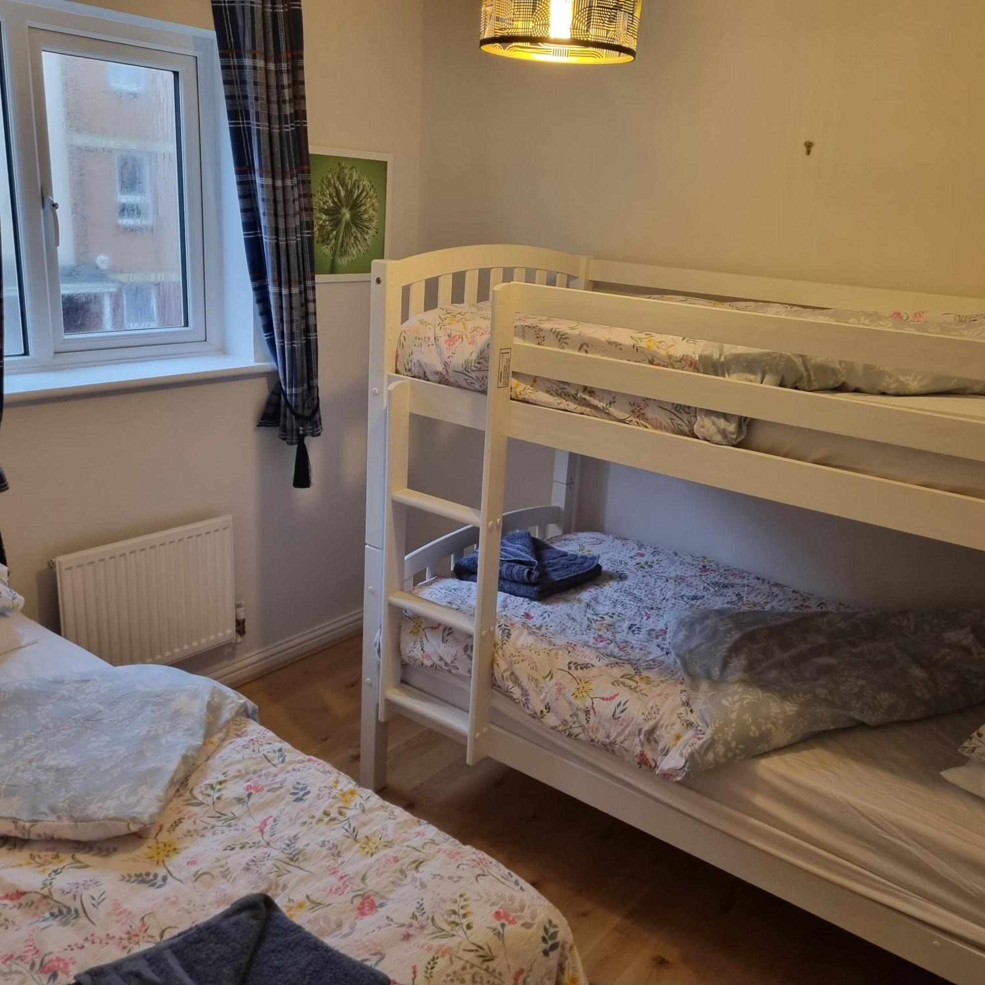 Driftmark Beachfront Location Aberavon Beach Sea Views Large Driveway Parking Private Site Fibre Optic Wi Fi Порт-Толбот Экстерьер фото