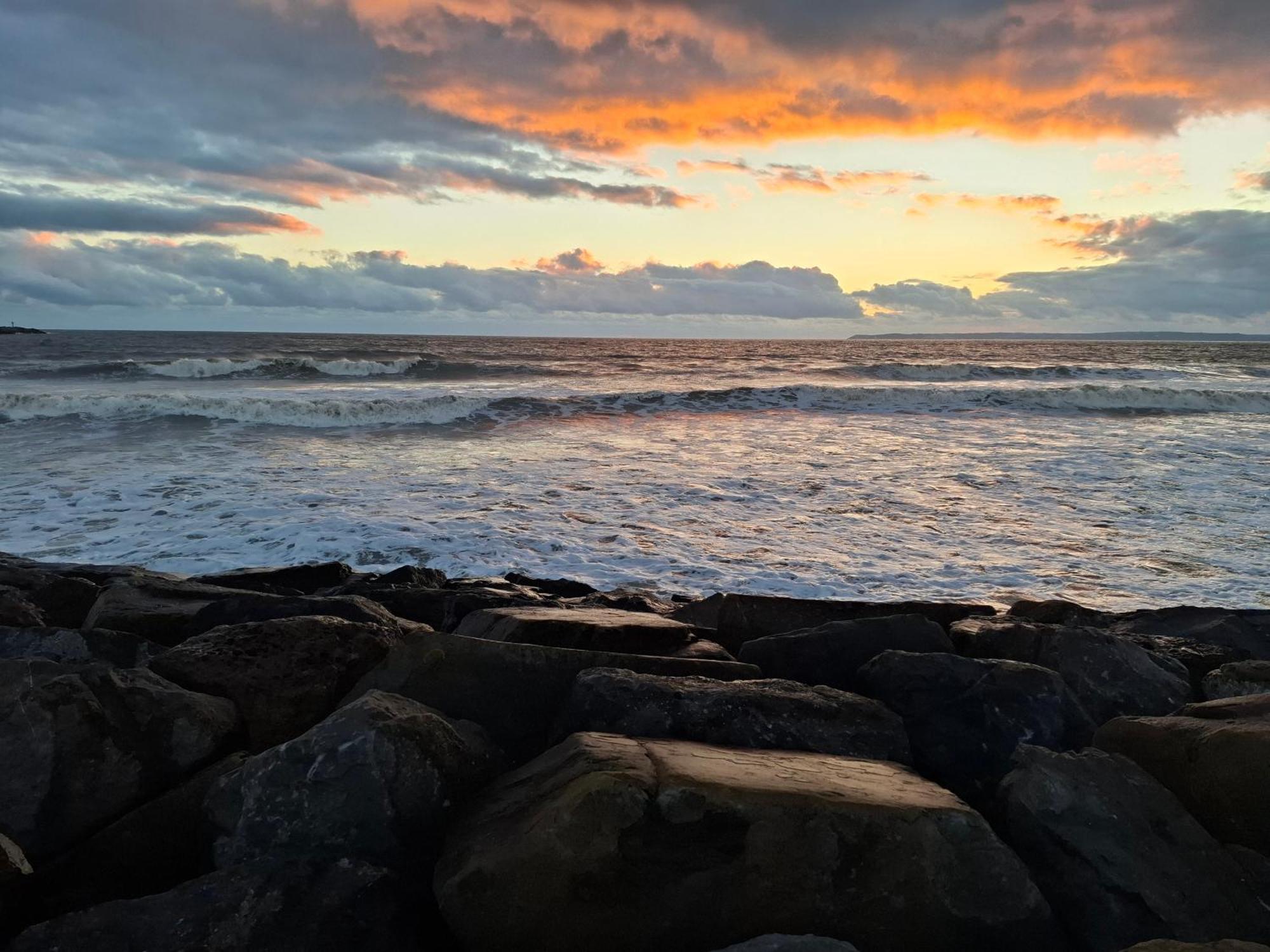 Driftmark Beachfront Location Aberavon Beach Sea Views Large Driveway Parking Private Site Fibre Optic Wi Fi Порт-Толбот Экстерьер фото