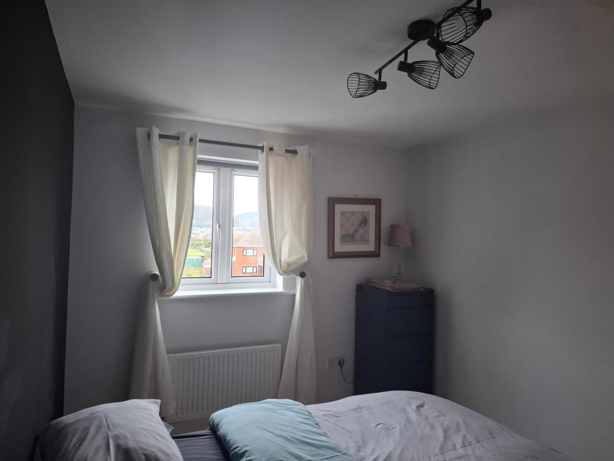 Driftmark Beachfront Location Aberavon Beach Sea Views Large Driveway Parking Private Site Fibre Optic Wi Fi Порт-Толбот Экстерьер фото
