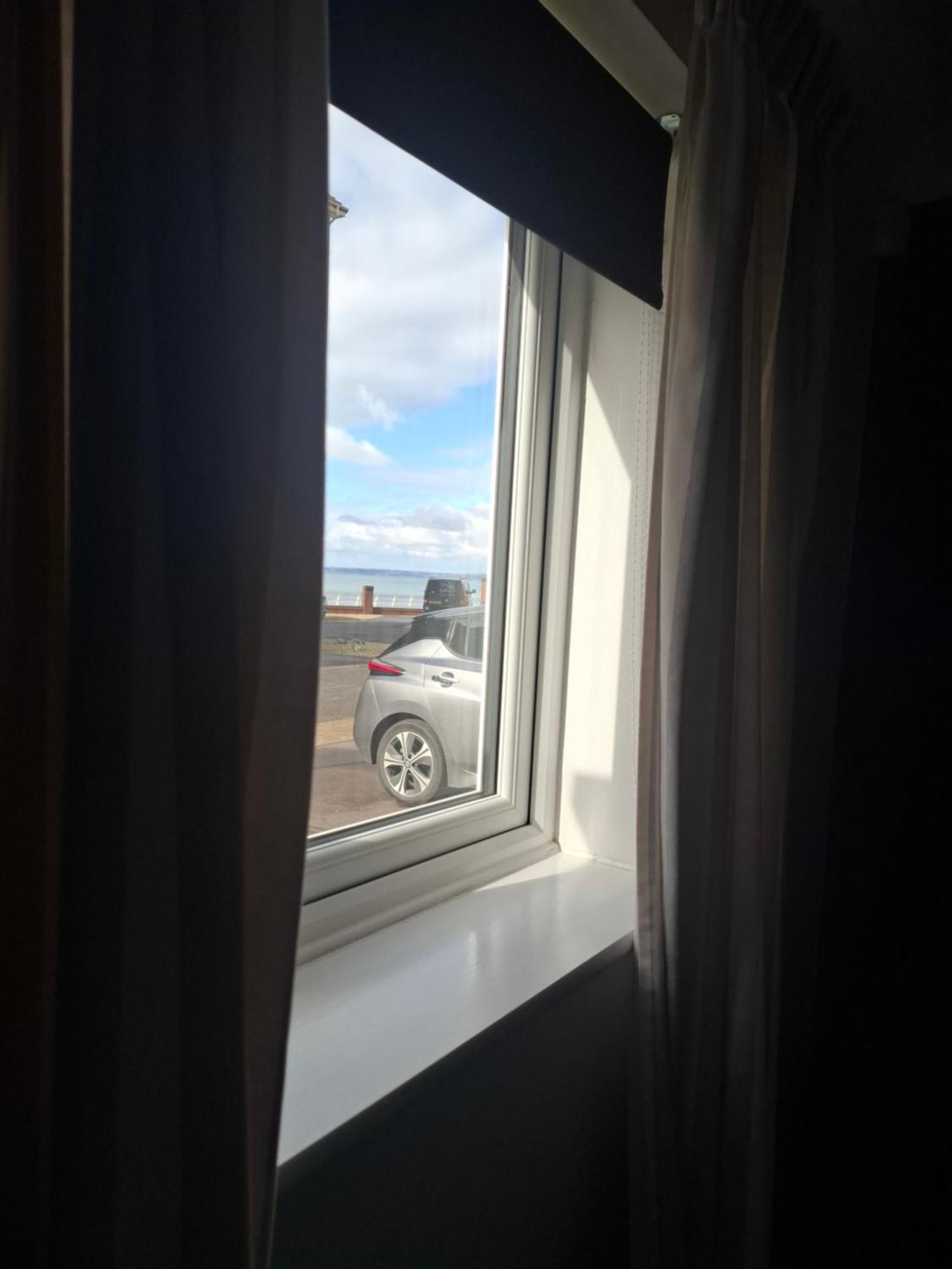 Driftmark Beachfront Location Aberavon Beach Sea Views Large Driveway Parking Private Site Fibre Optic Wi Fi Порт-Толбот Экстерьер фото